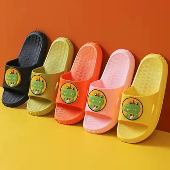 2022 Новые детские тапочки, Летняя Удобная Домашняя обувь для ванной комнаты на нескользящей мягкой подошве, Повседневные домашние тапочки для маленьких девочек
